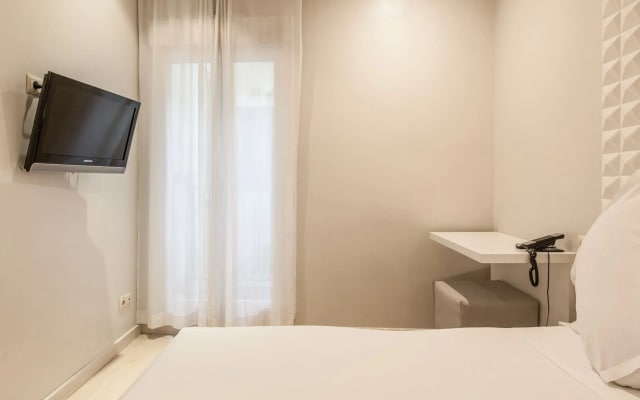 Hotel Chic And Basic