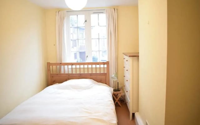 Calm 3 Bedroom Apartment in Wandsworth