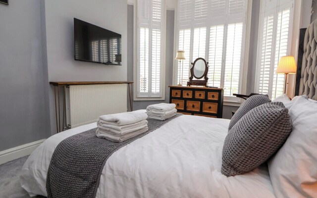 Ismay Lounge Apartment- Titanic Interest Beach View