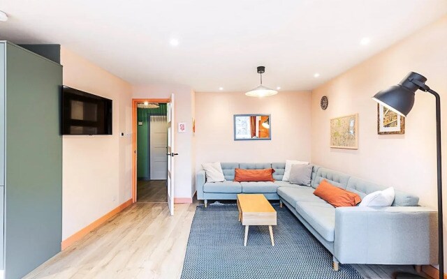 Bright 2-bed Home Near Putney Riverside
