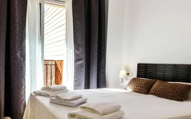 Comfortable 4 rooms 2Bath w balcony