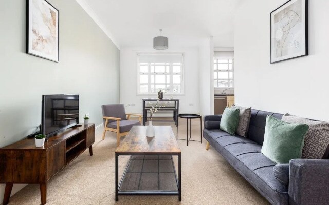 Beautiful Canal-Side Apartment in Islington