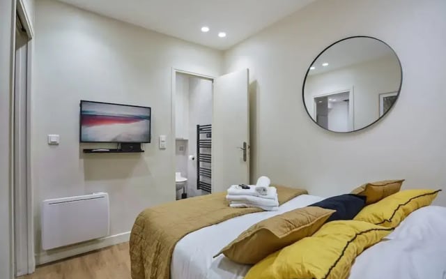Charming Apartment Center of Paris Montmartre