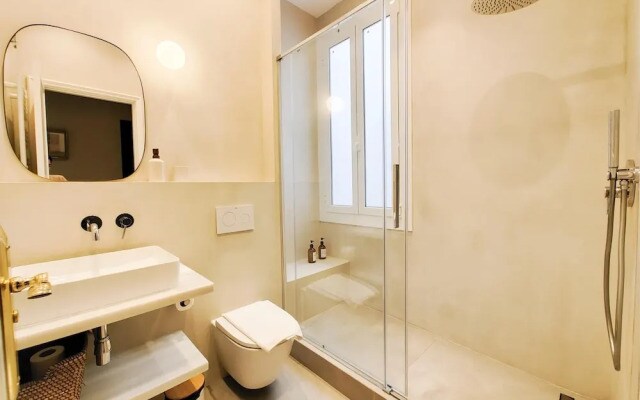 Apartamento de Lujo de Tres Habitaciones
