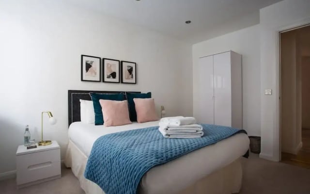 Flying Butler Croydon Apartment