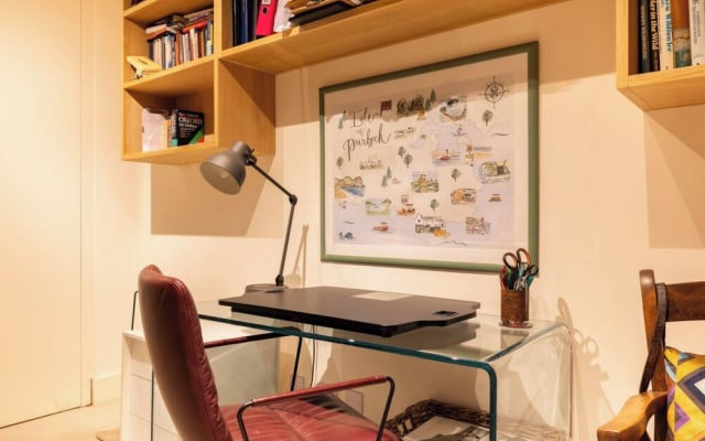 A Gentle Riverside Charm 2 Bedroom Mews House
