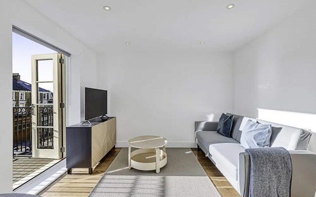 Chic Chiswick Apartment