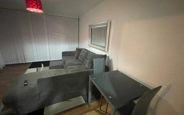 New! Xtra Large 4 Bedroom Up to 14 Guests