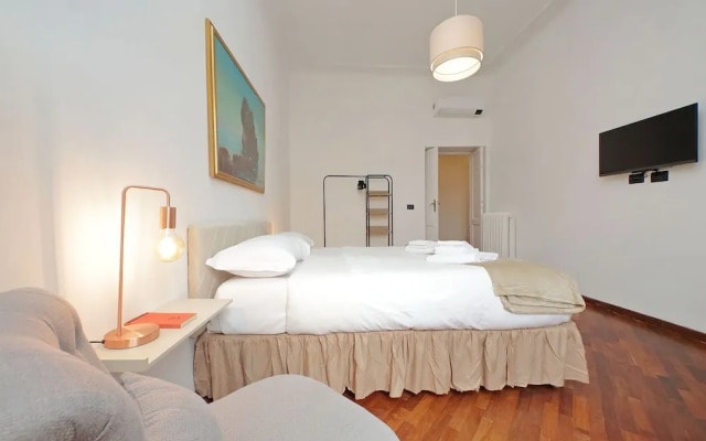 Giuliana Giant Apartment