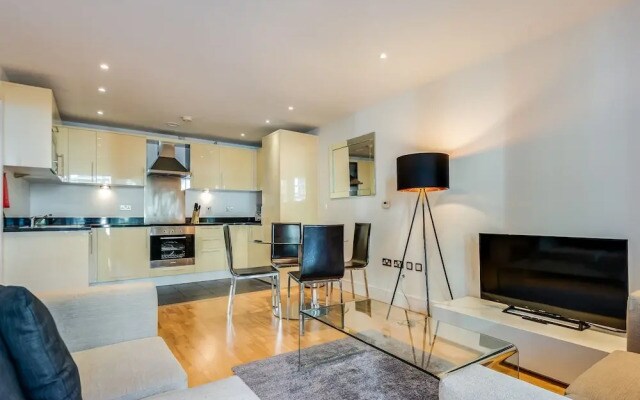 Two Bedroom Apartment in Canary Wharf