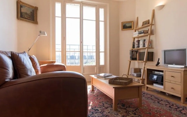 Eiffel Park Peaceful 1 Bedroom Apt Near the Eiffel Tower