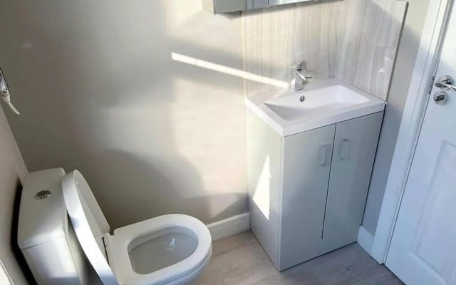 New 5-bed & 4 Bathroom House in Croydon