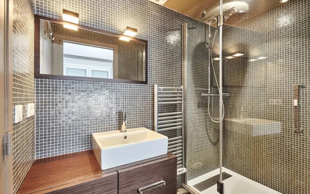 Modern 1BR Home in Batignolles