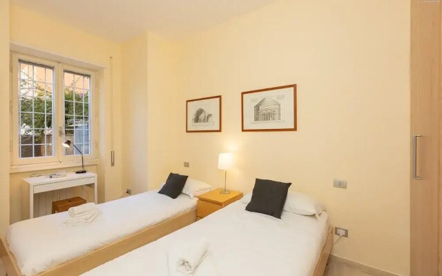Rental in Rome Pateras Garden Apartment