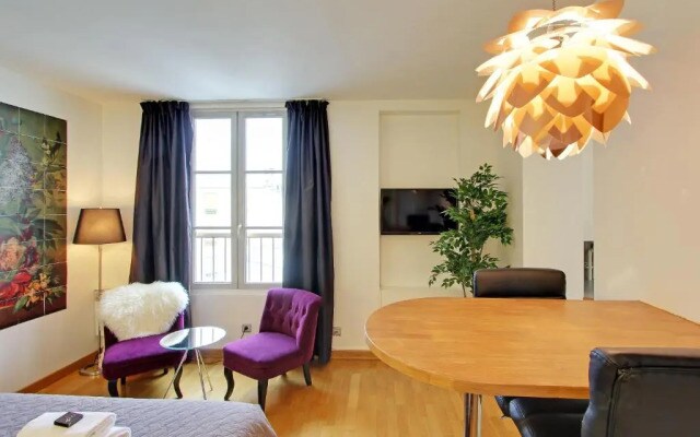 Short Stay Apartment Museum View