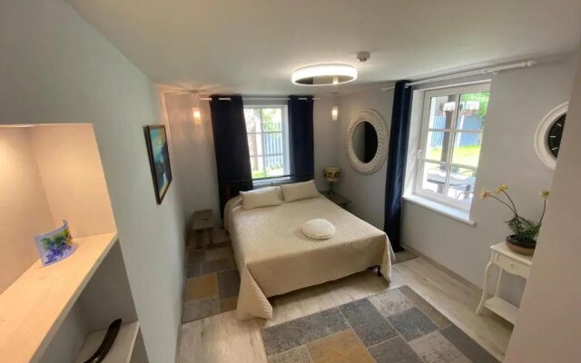 Holiday House Palangas 23