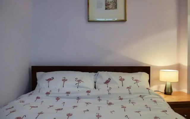 Fantastic 2 Bedroom Shepherds Bush Garden Flat