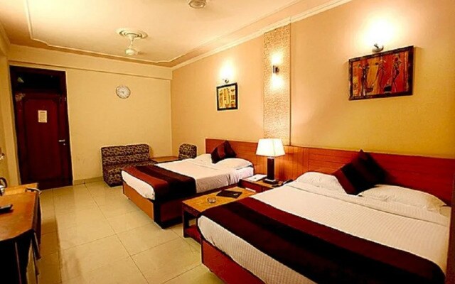 Mary Gold Hotel and Hostel (ex. A la Russe)