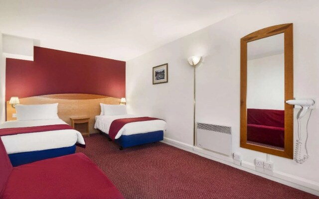 Waterloo Hub Hotel & Suites