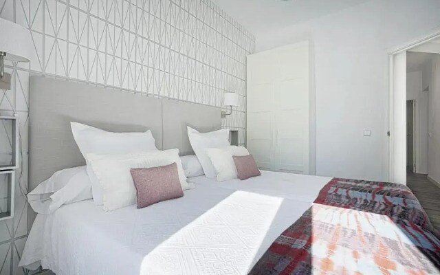 The Best Location, 8pax, 3BD & 2Bth, Reina Sofia II