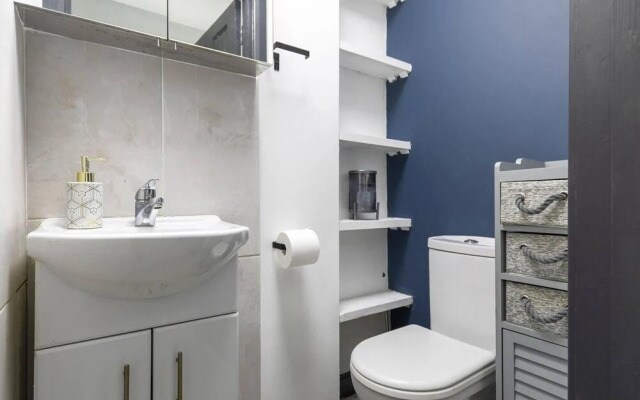 c Bright and Spacious House