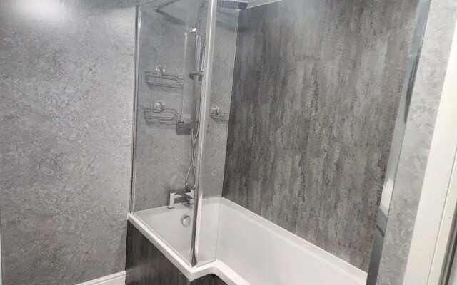 Derby City Centre Apartment With Roof Top Hot Tub