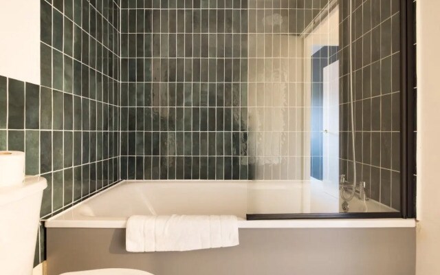 The Highgate Hideaway - Modern & Stylish 2BDR Flat