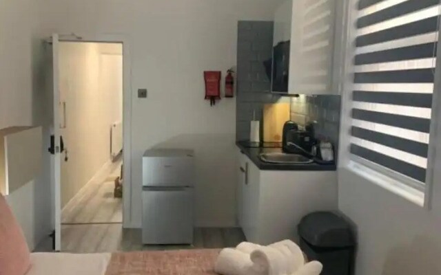 Bloomsbury House - Modern studios near Anfield