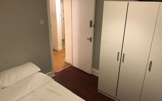 Rooms at 5 Hammersmith Road - Hostel