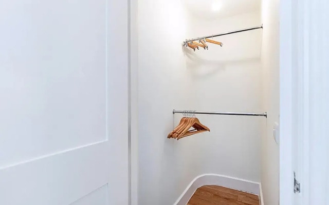 Stylish Chelsea Flat With Luxe Comfort Charm