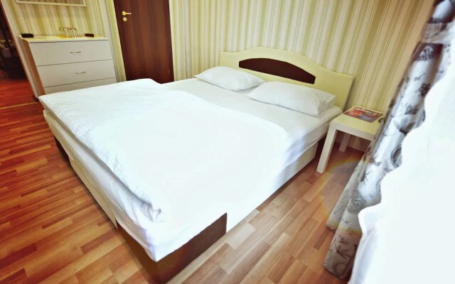 Mary Gold Hotel and Hostel (ex. A la Russe)