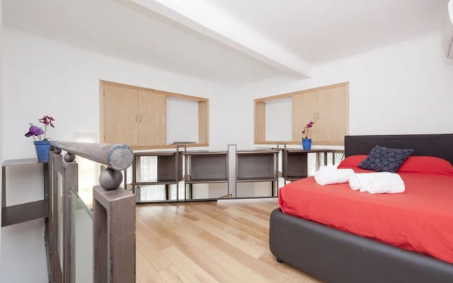 Inviting 3-bed Apartment in Roma 4mins to Colosseo