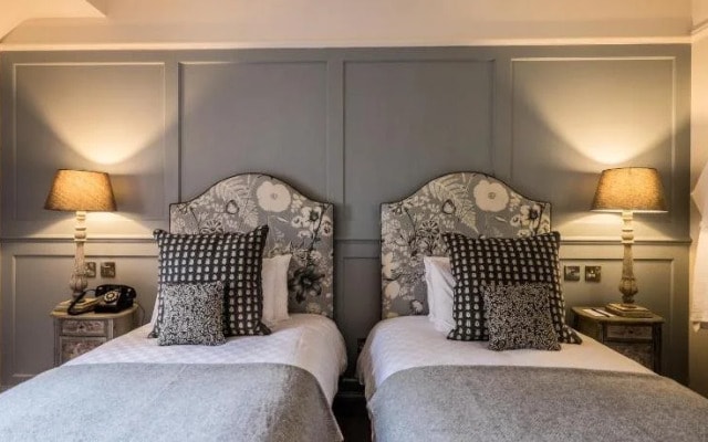 The Coach & Horses Kew