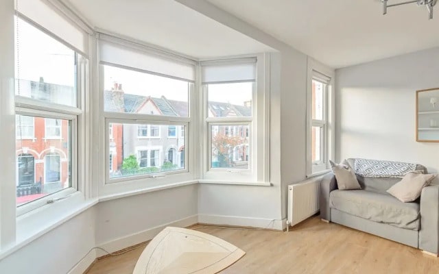 Homely 1-bed Apartment in Vibrant Zone 3 London