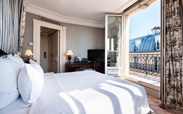Le Dokhan’s Paris Arc de Triomphe, a Tribute Portfolio Hotel