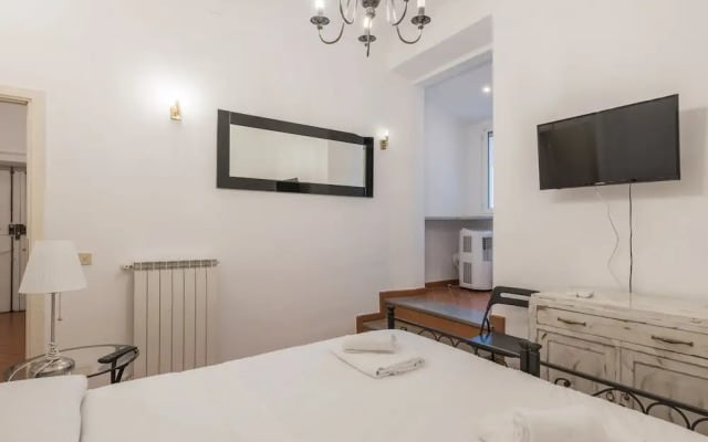 JOIVY Trevi Fountain's relais
