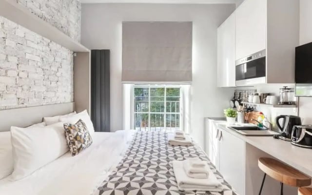 Intimate Studio W/king-size Bed in Camden Town