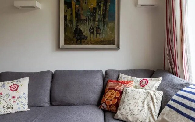 Cozy 1BR Flat in Kentish Town, Fits 2