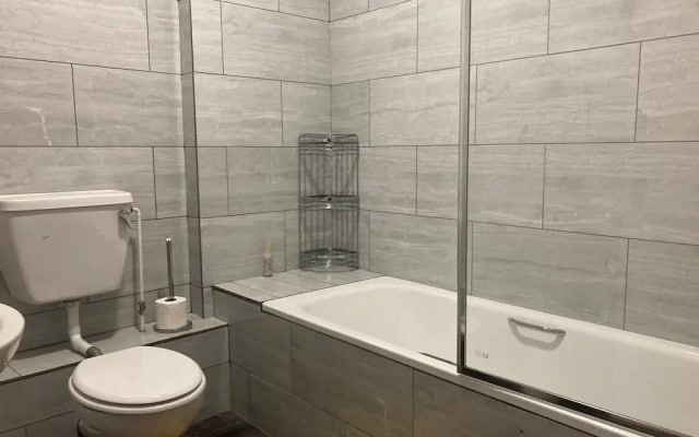 Three Bed Two Bath Apartment in London