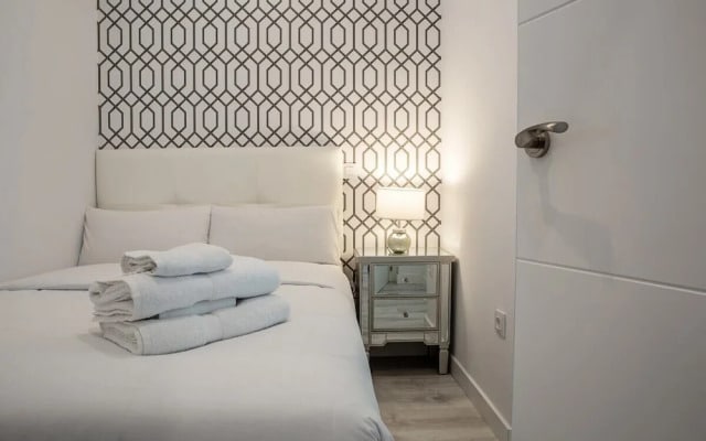 Modern 3 Bdr 2 Bath in La Latina, Near Metro