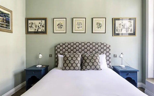 Well-designed Chelsea Flat