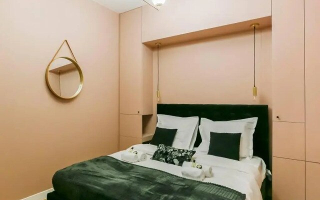 Louvre / Palais Royal Luxury Three Bedroom Duplex