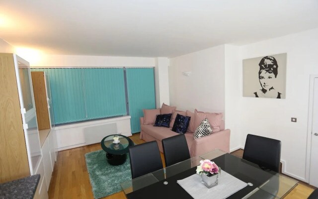 Beautiful 2 beds Woolwich Central Apt
