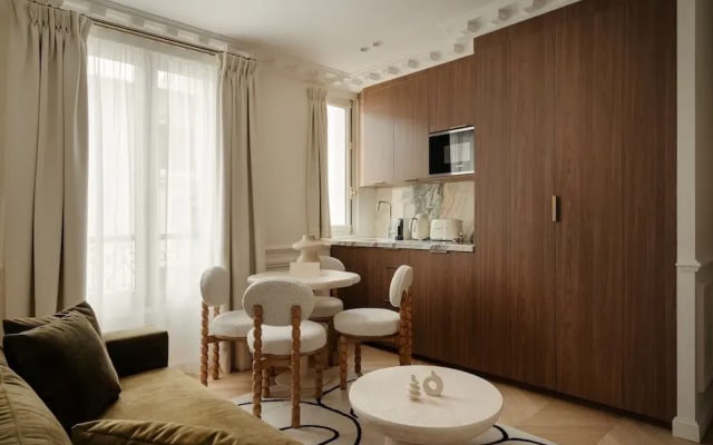 Leon Hotel-pigalle/suite-44