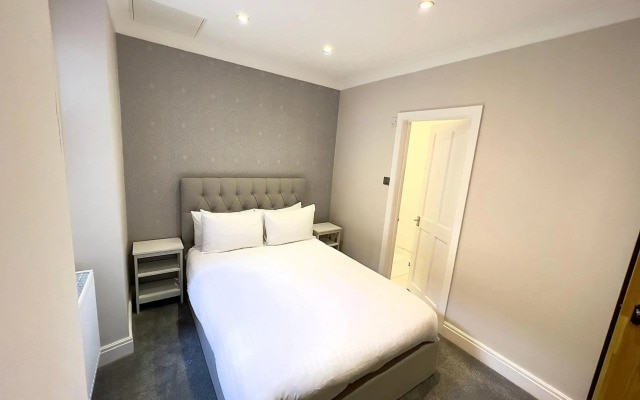 Spacious Two Bedroom Apartment in Westminster