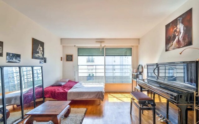 Nice 2 Room Apartment in Paris