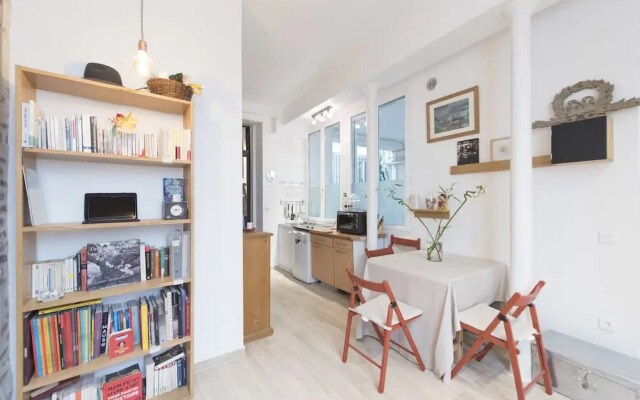 Characterful Bastille Hideaway