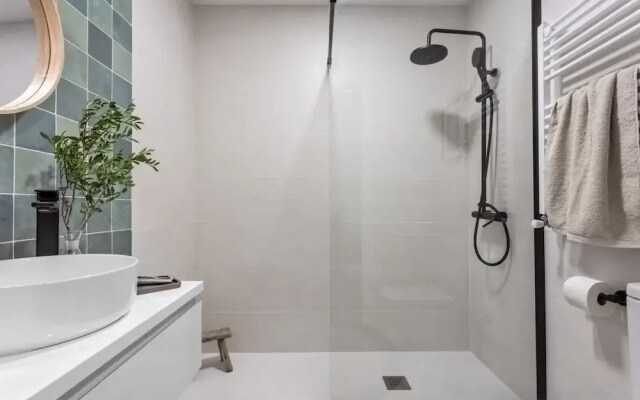Boma - 2 Bedrooms and Terrace in Recoletos