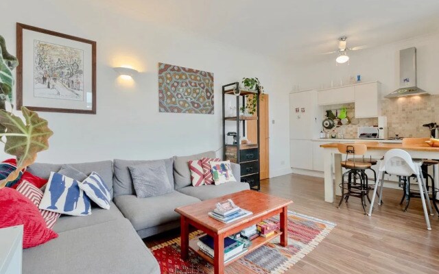 3 Bedroom in Clapham Junction With Roof Terrace