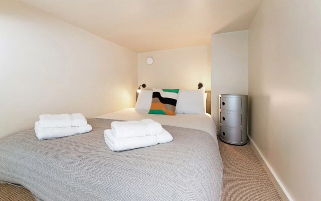 Deluxe Studio Suite in Historic Camden Terrace